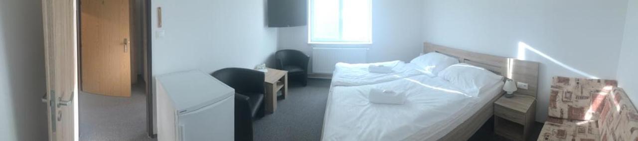 Motorest-Pension U Hrachu,S.R.O. Hotel กลาโตเว ภายนอก รูปภาพ